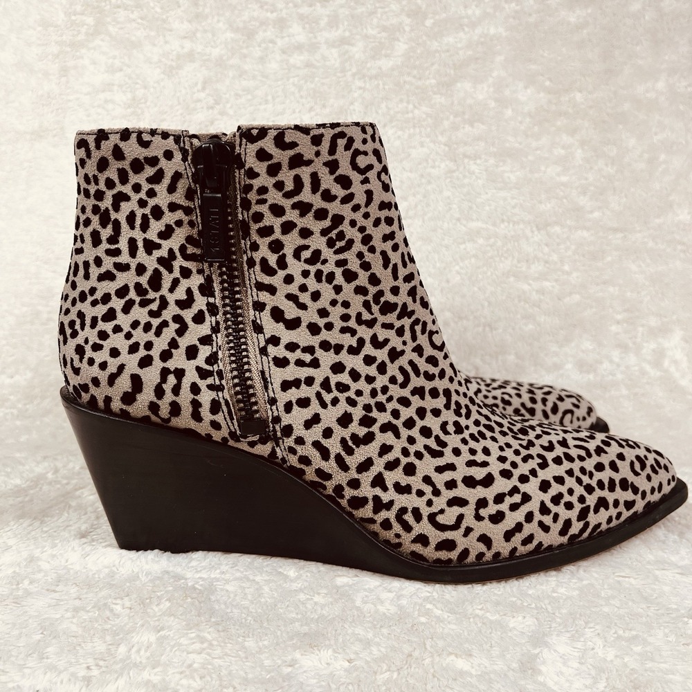 1 State Kipp‎ Bootie Womens Sz 9M Leopard Print Leather Wedge Wood Heel Side Zip